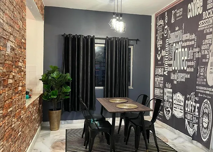 The Berlian Guesthouse - Two Beedroom Apartment With Pool View